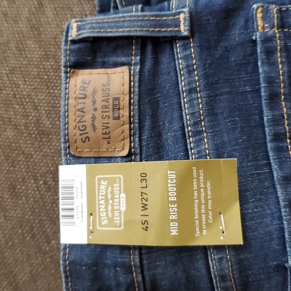 Brand new women's Signature by Levi's gold label mid rise boot cut jeans. - Picture 7 of 7